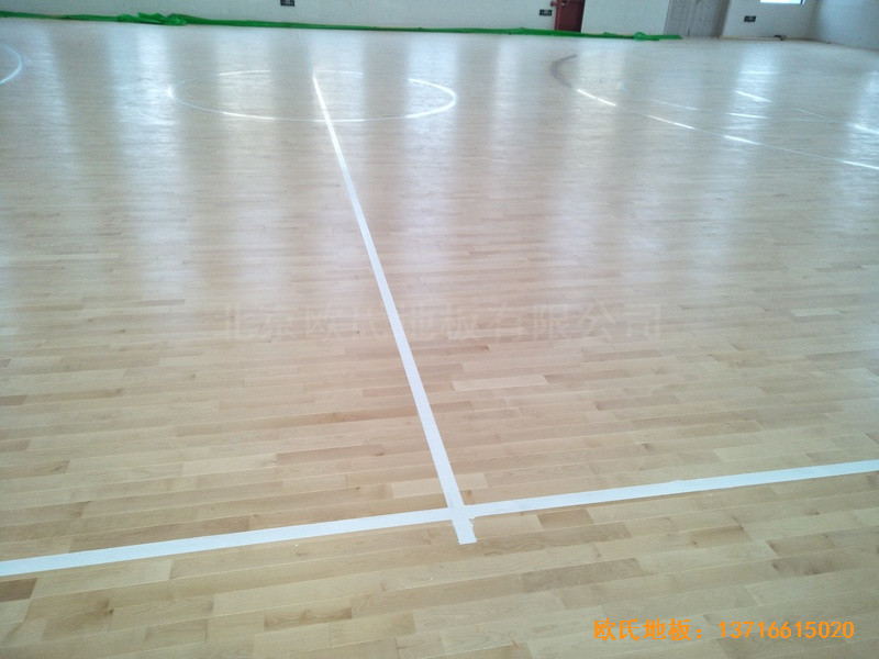 江蘇泰州市泰興濟(jì)川小學(xué)籃球館運(yùn)動(dòng)地板鋪裝案例4