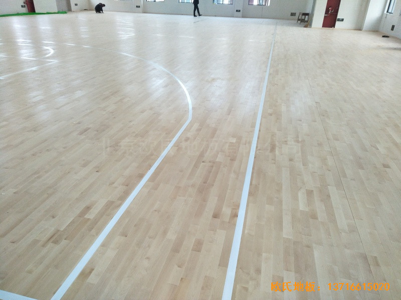 江蘇泰州市泰興濟(jì)川小學(xué)籃球館運(yùn)動(dòng)地板鋪裝案例5