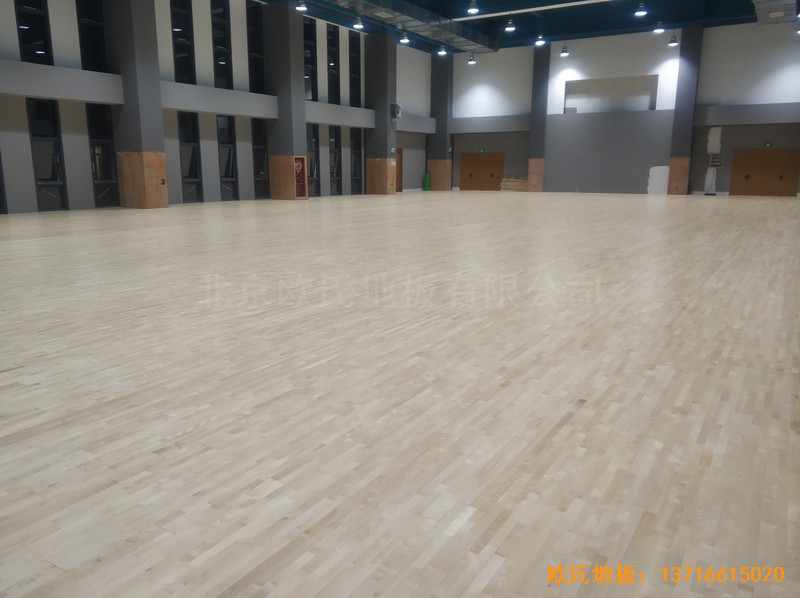 江蘇鹽城金風(fēng)科技籃球館運(yùn)動(dòng)地板施工案例3