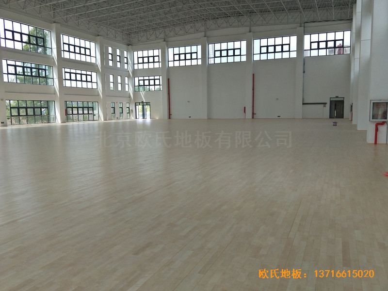 江蘇第二中學(xué)籃球館運(yùn)動(dòng)地板安裝案例3