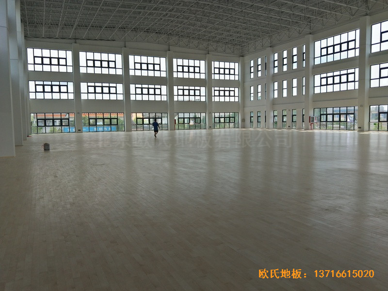 江蘇第二中學(xué)籃球館運(yùn)動(dòng)地板安裝案例4