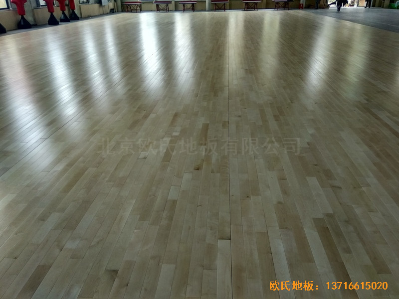 江蘇虎腰村愛爾行業(yè)學(xué)校運(yùn)動(dòng)館運(yùn)動(dòng)地板鋪裝案例4