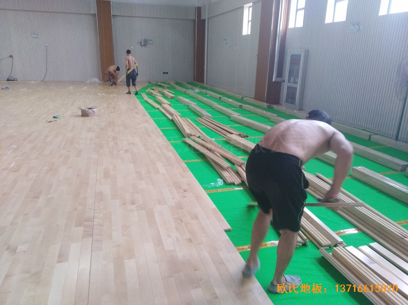 烏魯木齊達(dá)坂城中學(xué)籃球館體育地板鋪裝案例3
