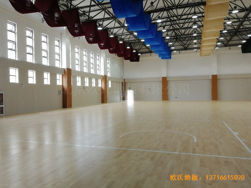 烏魯木齊達(dá)坂城中學(xué)籃球館體育地板鋪裝案例5