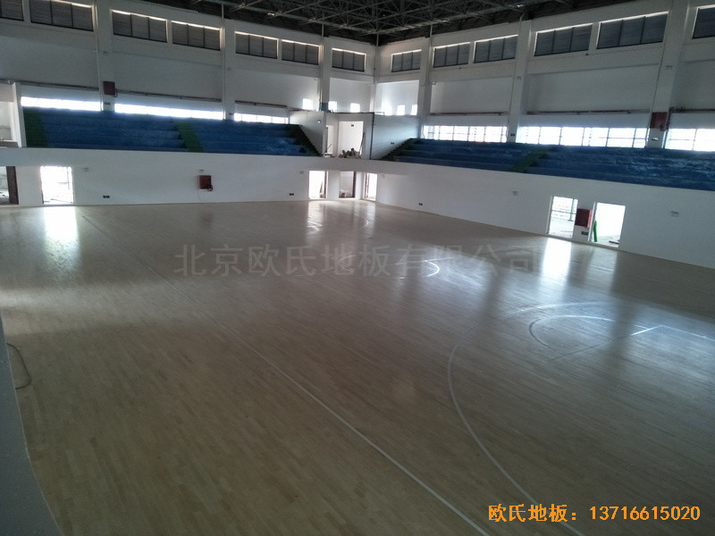 江西贛州天嬌中學(xué)運(yùn)動(dòng)館體育木地板安裝案例0