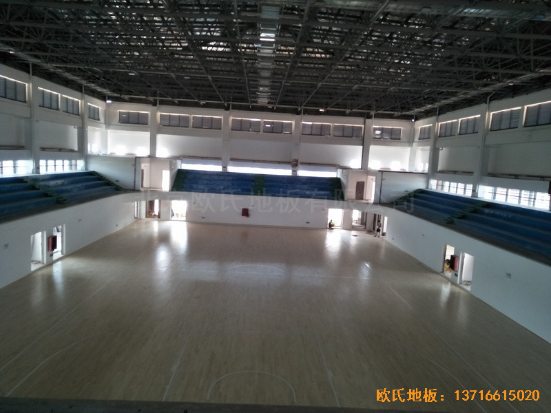 江西贛州天嬌中學(xué)運(yùn)動(dòng)館體育木地板安裝案例5