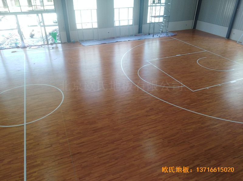 江西鷹潭中級人民法院籃球館體育地板鋪設案例0