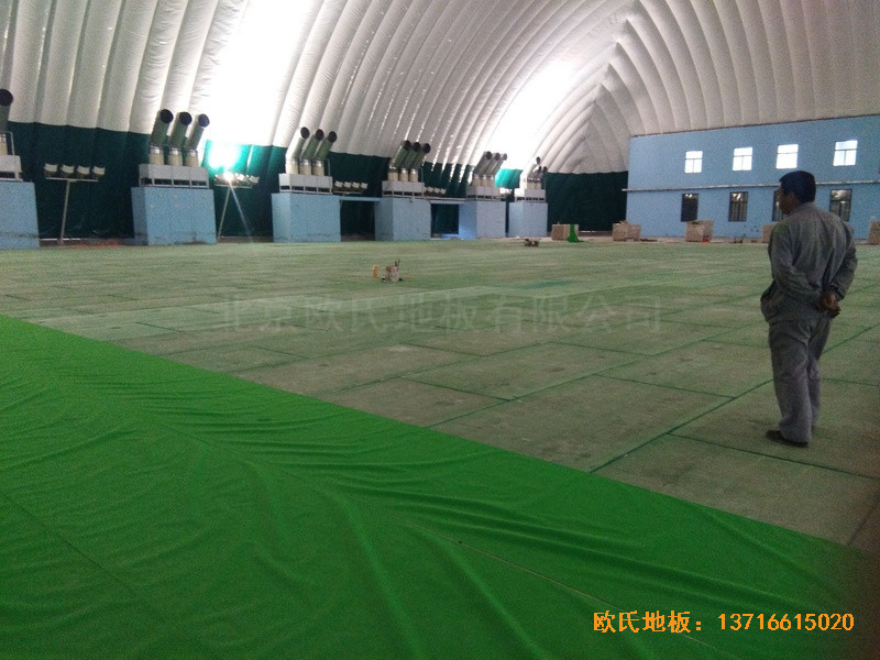 河北華中溫泉假日酒店籃球館運動地板施工案例2