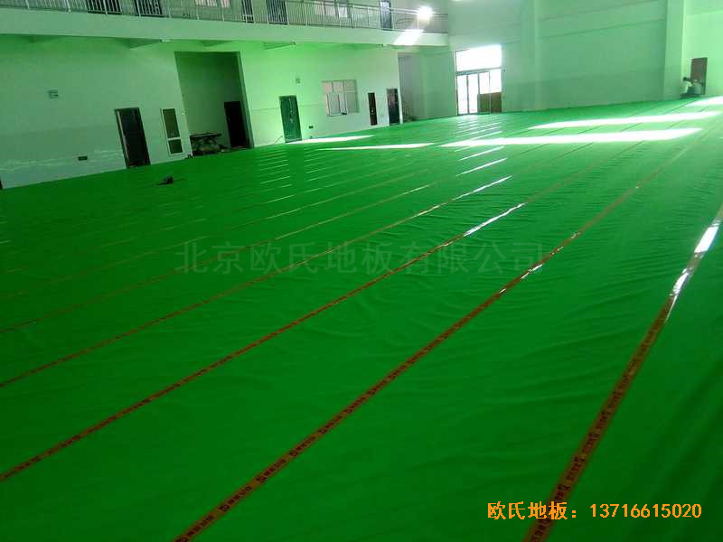 河南洛陽(yáng)伊水小學(xué)籃球館運(yùn)動(dòng)地板安裝案例2