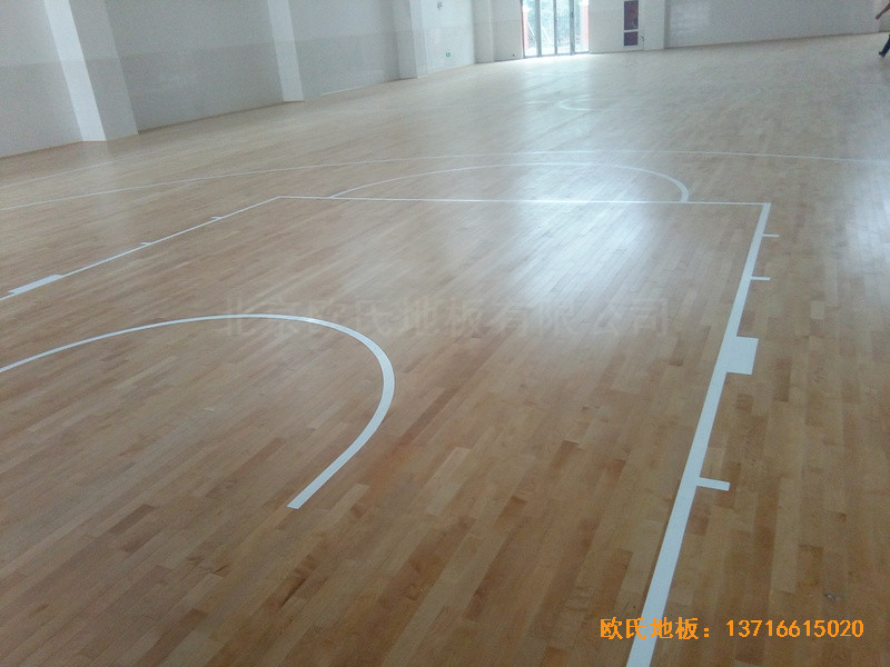 河南洛陽(yáng)伊水小學(xué)籃球館運(yùn)動(dòng)地板安裝案例5