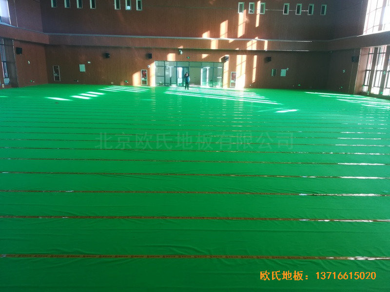 河南較好的中學(xué)籃球館運(yùn)動(dòng)木地板安裝案例2