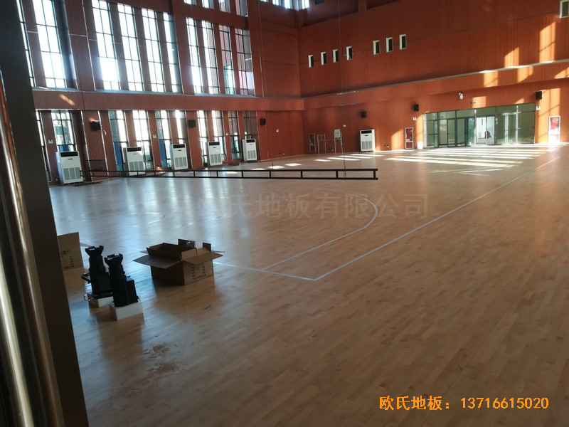 河南較好的中學(xué)籃球館運(yùn)動(dòng)木地板安裝案例4