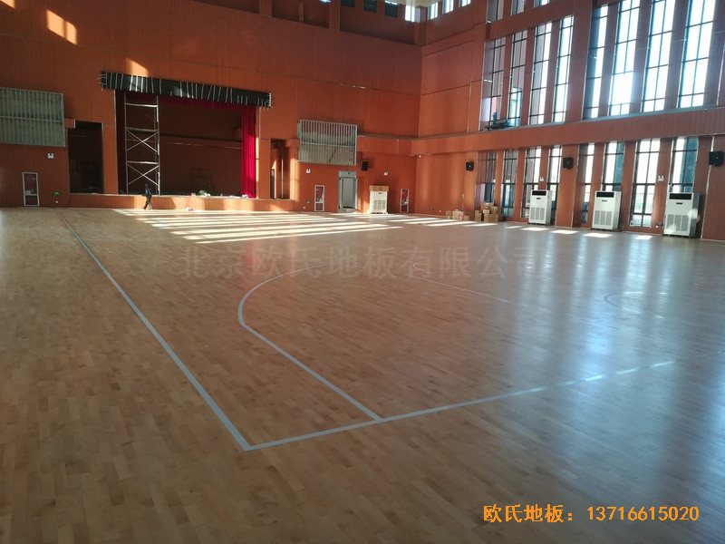 河南較好的中學(xué)籃球館運(yùn)動(dòng)木地板安裝案例5
