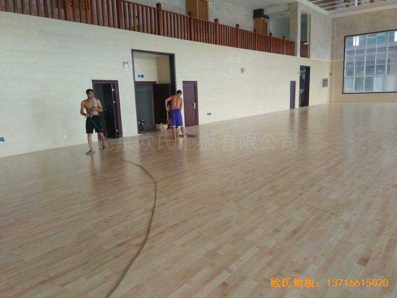 洛陽吉利三中籃球館運動木地板鋪裝案例3