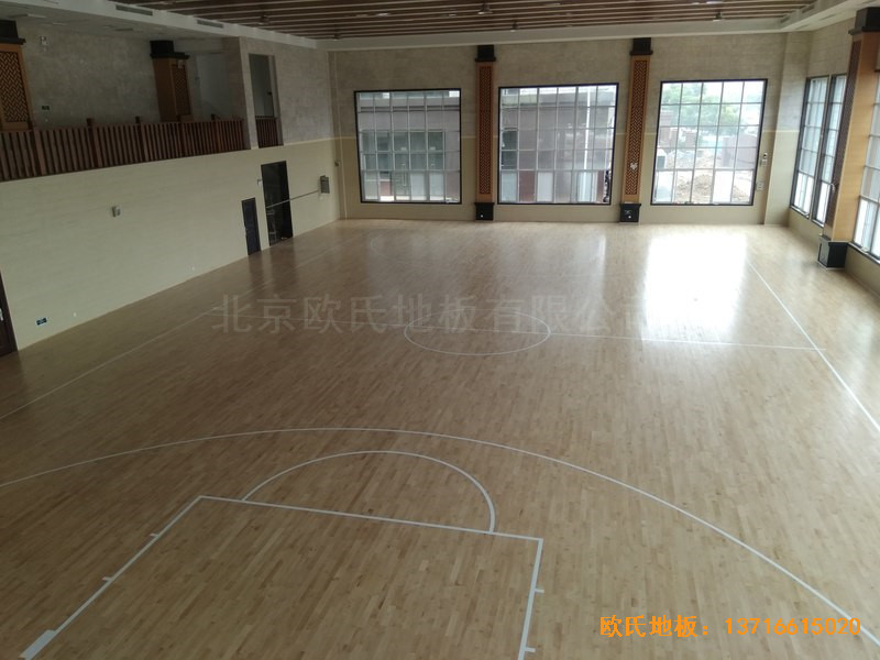 洛陽吉利三中籃球館運動木地板鋪裝案例4