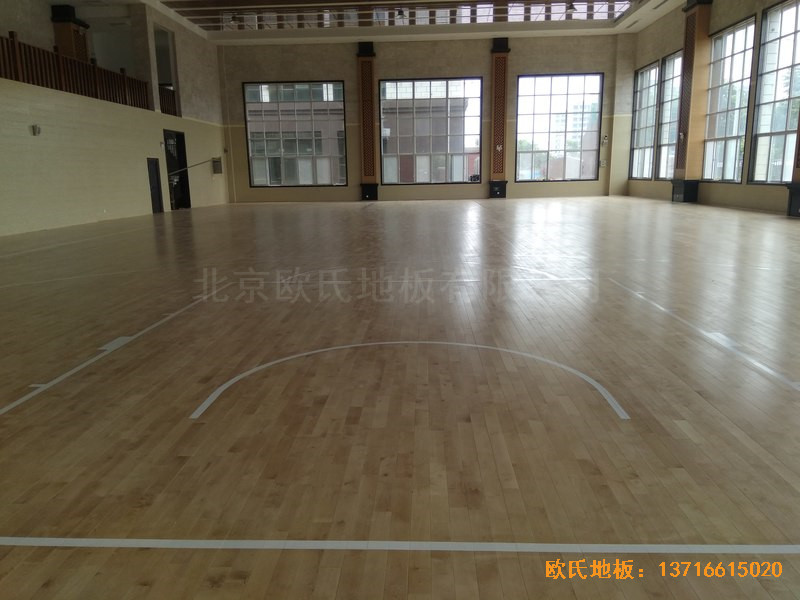 洛陽吉利三中籃球館運動木地板鋪裝案例5