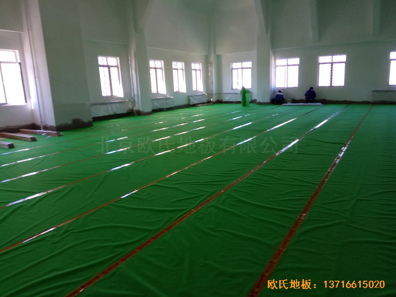 濟(jì)南中區(qū)十三中學(xué)籃球館體育木地板施工案例2