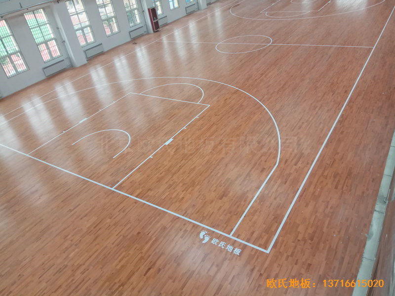 濟(jì)南中區(qū)十三中學(xué)籃球館體育木地板施工案例3