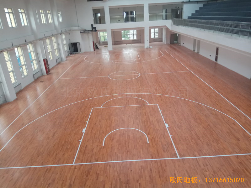 濟(jì)南中區(qū)十三中學(xué)籃球館體育木地板施工案例5