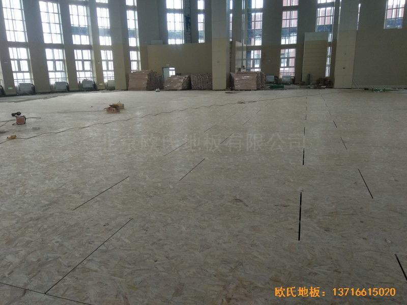 濟(jì)南歷城二中新校區(qū)籃球館運(yùn)動(dòng)木地板鋪裝案例2