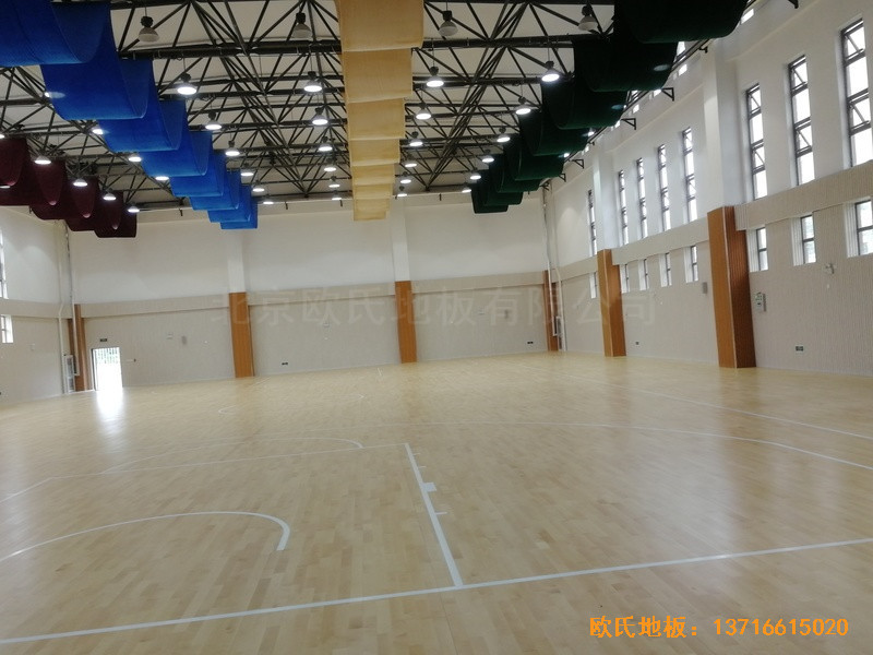 濟(jì)南錦繡城小學(xué)籃球館體育木地板鋪設(shè)案例1