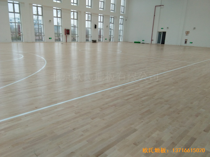 浙江溫嶺石橋頭中心小學(xué)籃球館運(yùn)動(dòng)地板安裝案例0