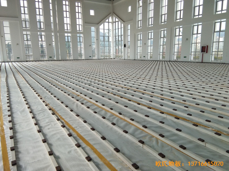 浙江溫嶺石橋頭中心小學(xué)籃球館運(yùn)動(dòng)地板安裝案例1