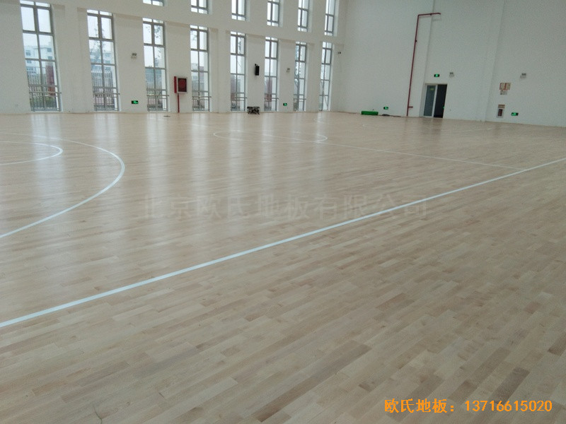 浙江溫嶺石橋頭中心小學(xué)籃球館運(yùn)動(dòng)地板安裝案例3
