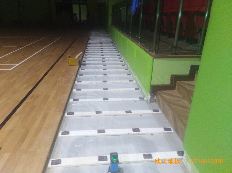 深圳普林斯頓小學(xué)籃球館運(yùn)動木地板安裝案例2