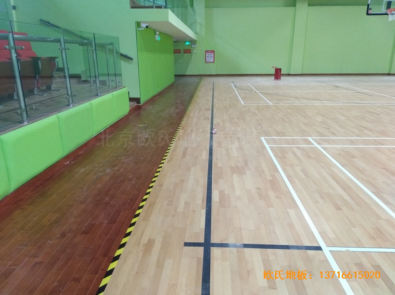 深圳普林斯頓小學(xué)籃球館運(yùn)動木地板安裝案例4