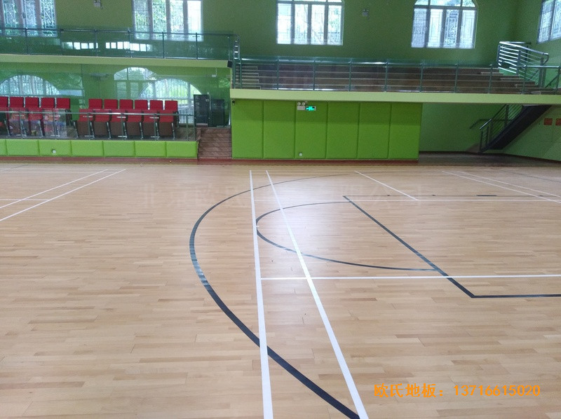 深圳普林斯頓小學(xué)籃球館運(yùn)動木地板安裝案例5