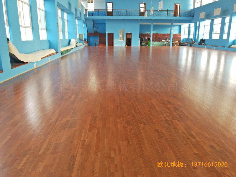 云南公安局小區(qū)羽毛球館體育地板鋪裝案例2