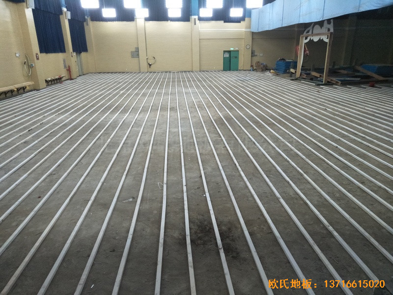 深圳羅湖區(qū)翠園中學運動館運動木地板施工案例1
