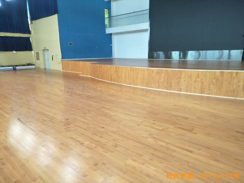 深圳羅湖區(qū)翠園中學運動館運動木地板施工案例5
