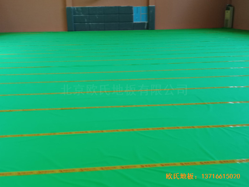 湖北武漢實(shí)驗(yàn)外國(guó)語(yǔ)學(xué)校籃球館體育木地板鋪設(shè)案例2