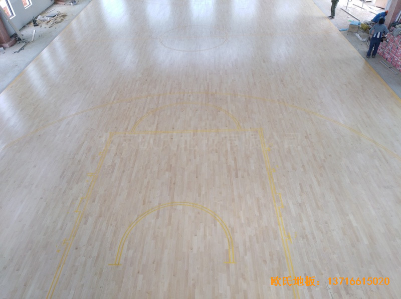 湖北黃岡蘄春收費(fèi)站籃球館體育木地板鋪設(shè)案例4