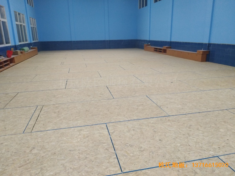 湖南婁底市建設(shè)銀行羽毛球館體育木地板鋪裝案例2