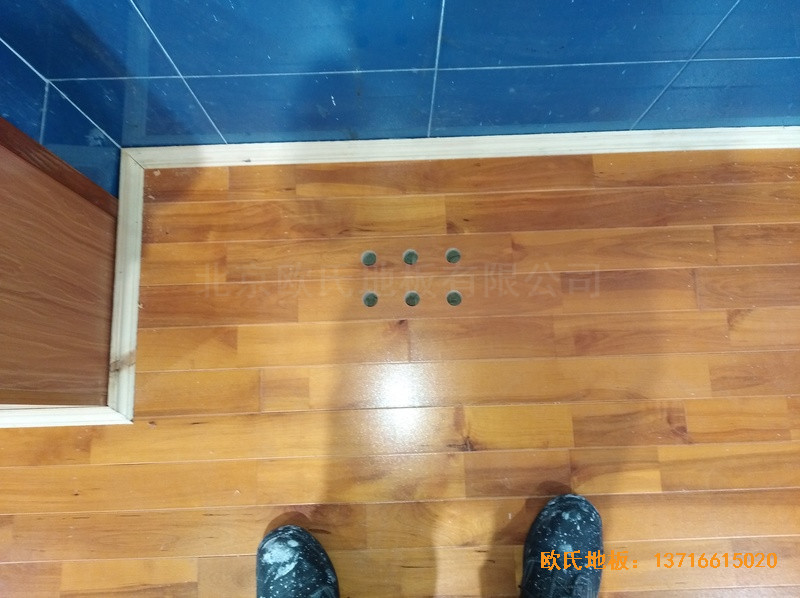 湖南婁底市建設(shè)銀行羽毛球館體育木地板鋪裝案例3