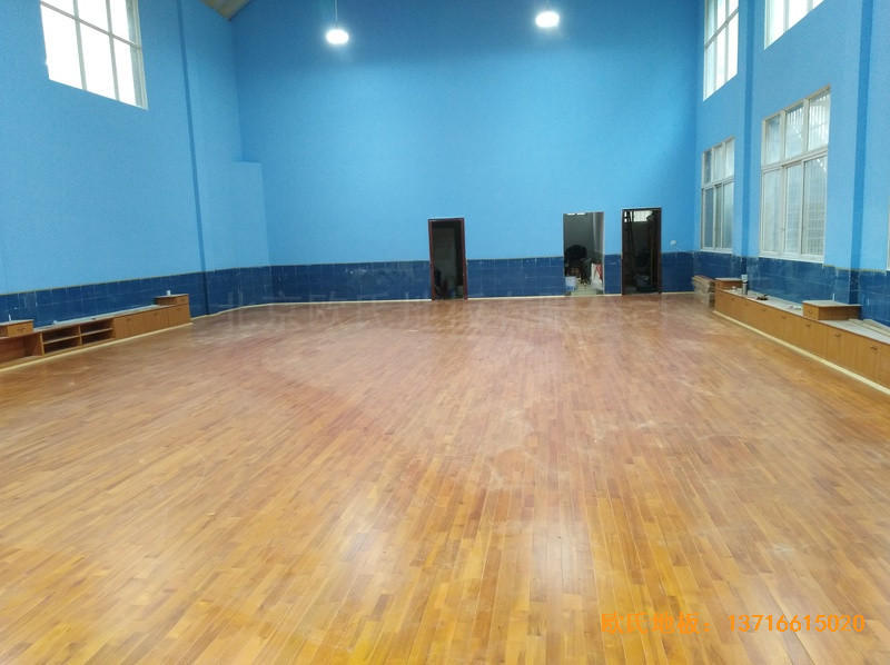 湖南婁底市建設(shè)銀行羽毛球館體育木地板鋪裝案例4