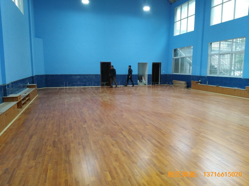 湖南婁底市建設(shè)銀行羽毛球館體育木地板鋪裝案例5