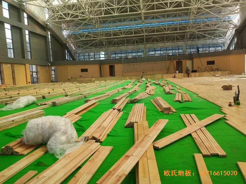 湖南楊山實(shí)驗(yàn)中學(xué)體育館體育木地板施工案例2
