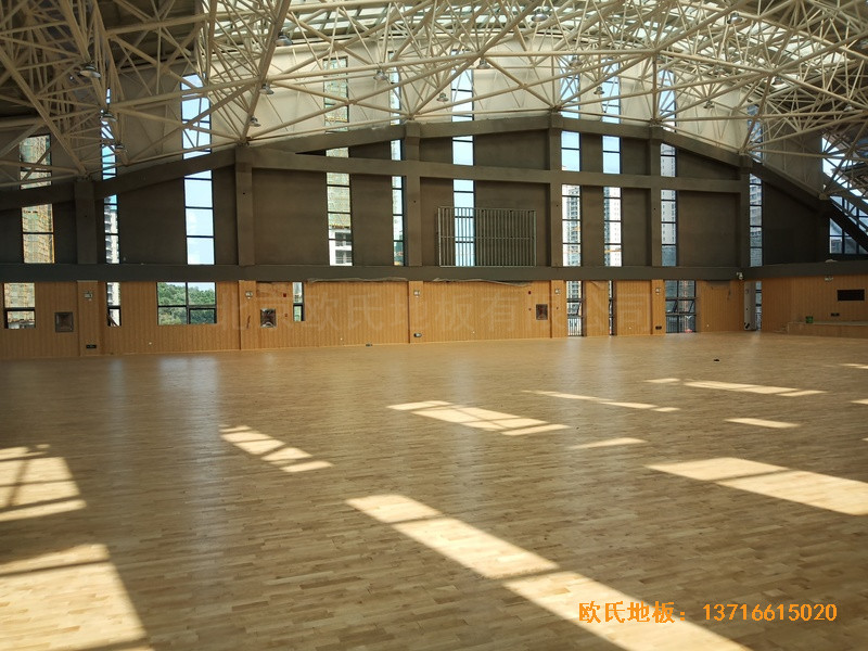 湖南楊山實(shí)驗(yàn)中學(xué)體育館體育木地板施工案例3