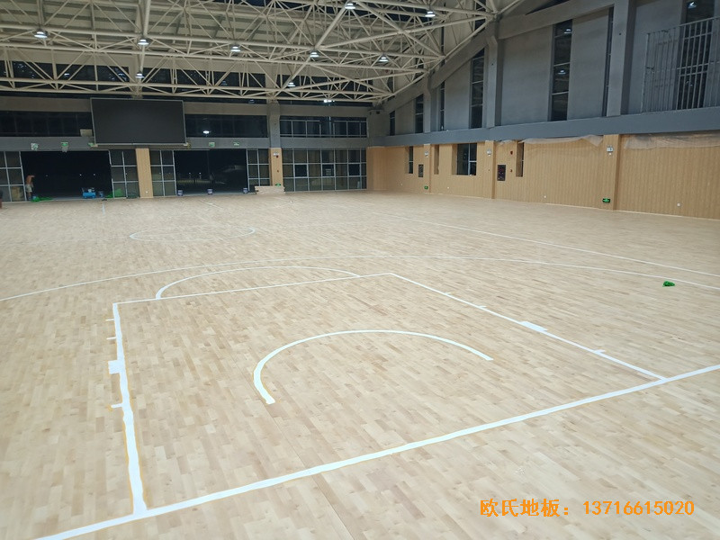 湖南楊山實(shí)驗(yàn)中學(xué)體育館體育木地板施工案例4