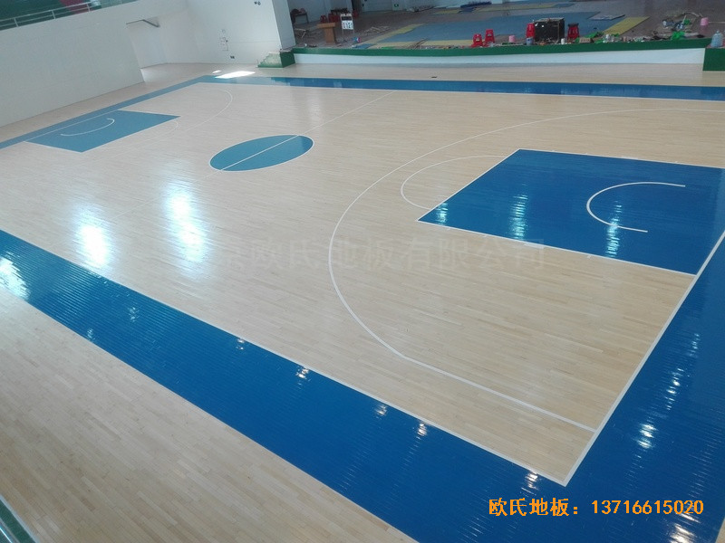 湖南益陽第十六中學(xué)體育館體育木地板鋪裝案例3