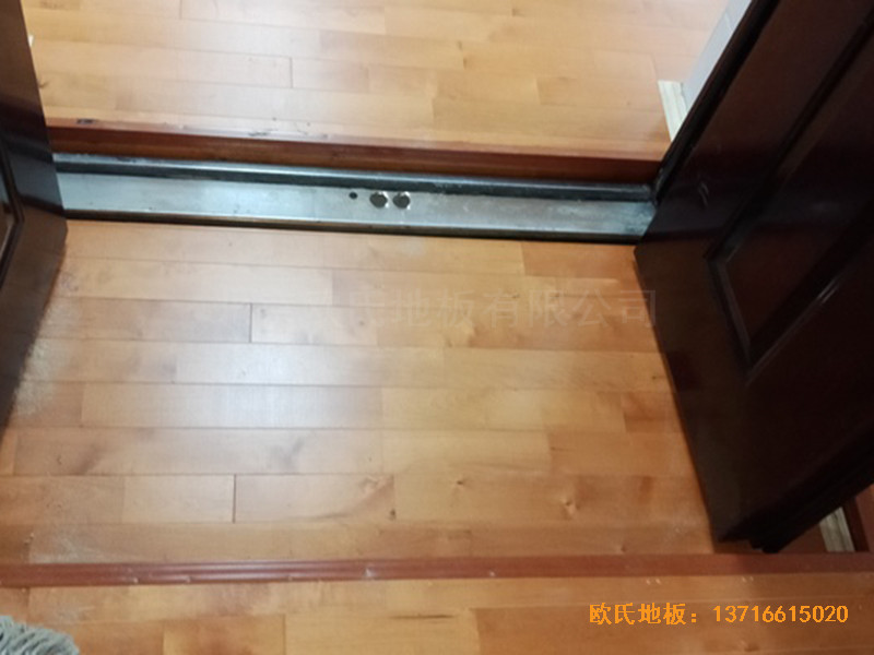 湖南衡陽鐵一中運(yùn)動(dòng)館體育木地板鋪設(shè)案例3