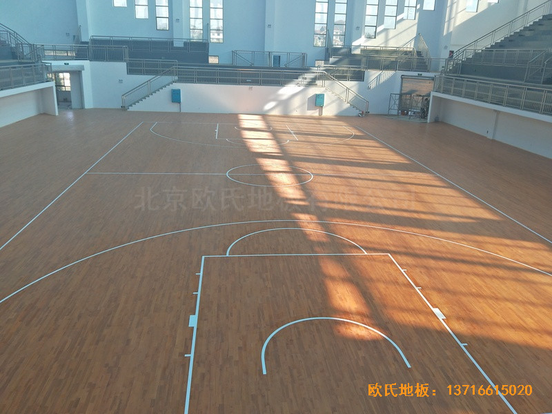 湖南辰溪實(shí)驗(yàn)學(xué)校籃球館運(yùn)動(dòng)地板鋪設(shè)案例5