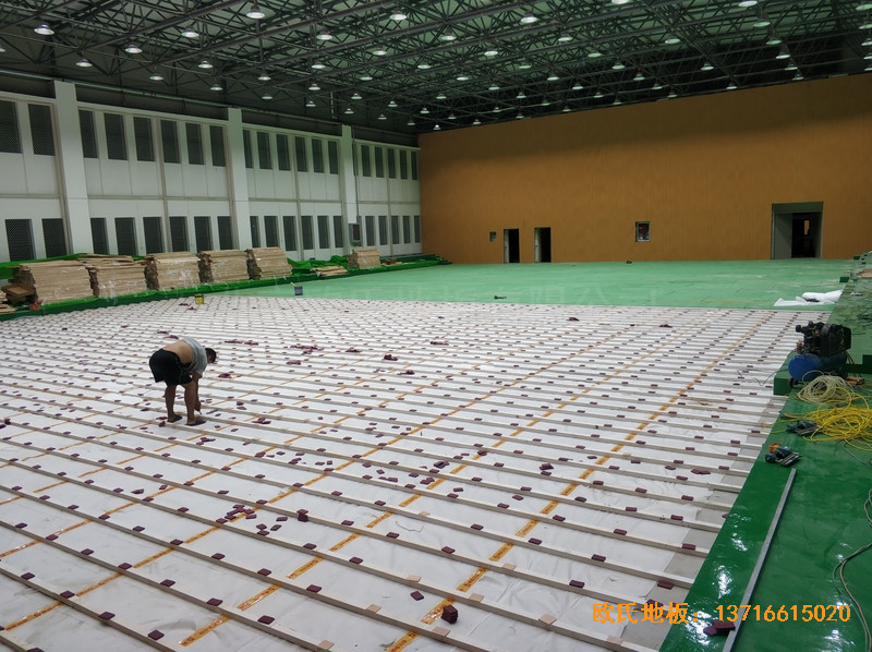云南富寧一中籃球館運動木地板鋪裝案例1