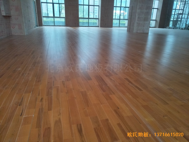 福建泉州海關(guān)橋南運(yùn)動(dòng)場(chǎng)體育木地板施工案例0