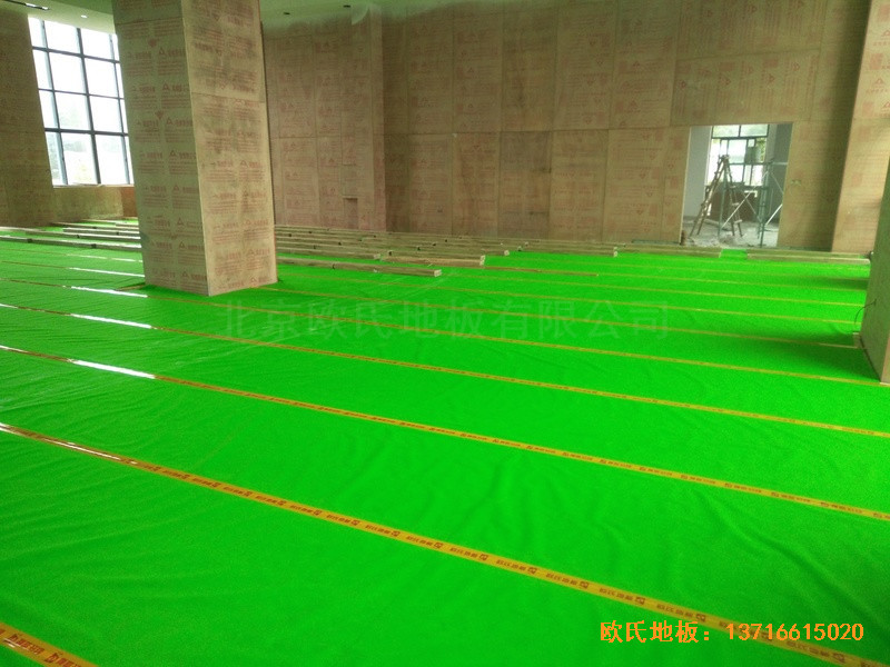 福建泉州海關(guān)橋南運(yùn)動(dòng)場(chǎng)體育木地板施工案例3