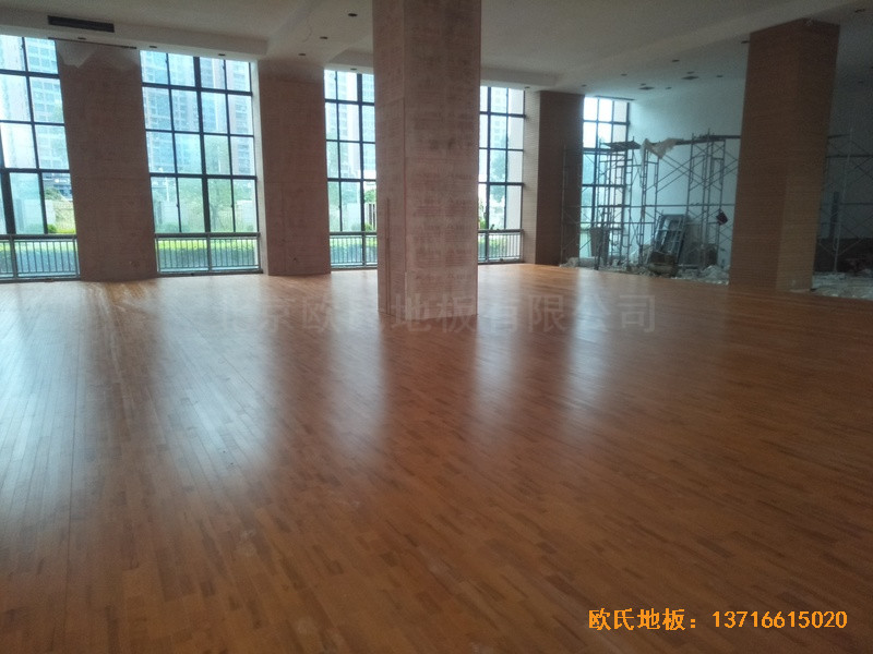 福建泉州海關(guān)橋南運(yùn)動(dòng)場(chǎng)體育木地板施工案例5